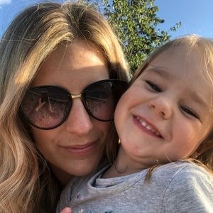 Meet your Posher, Emmanuelle